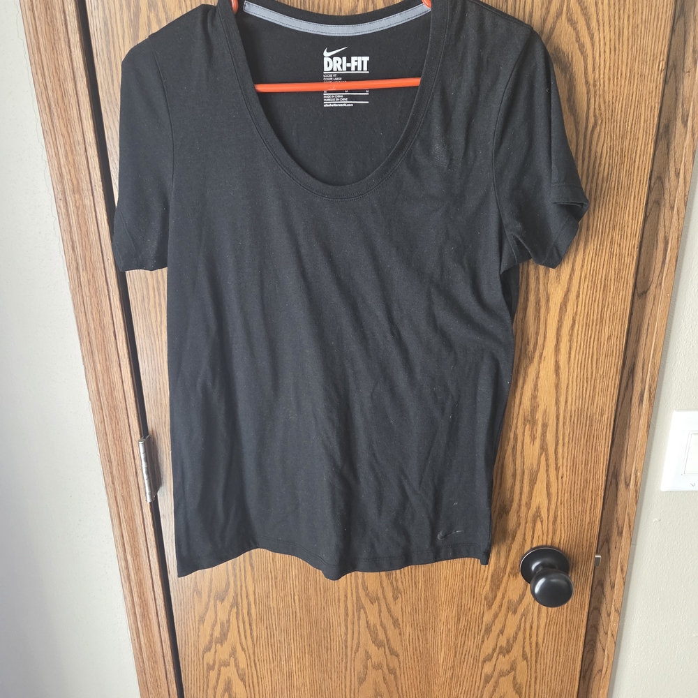 Nike Women's Black Short Sleeve Tee